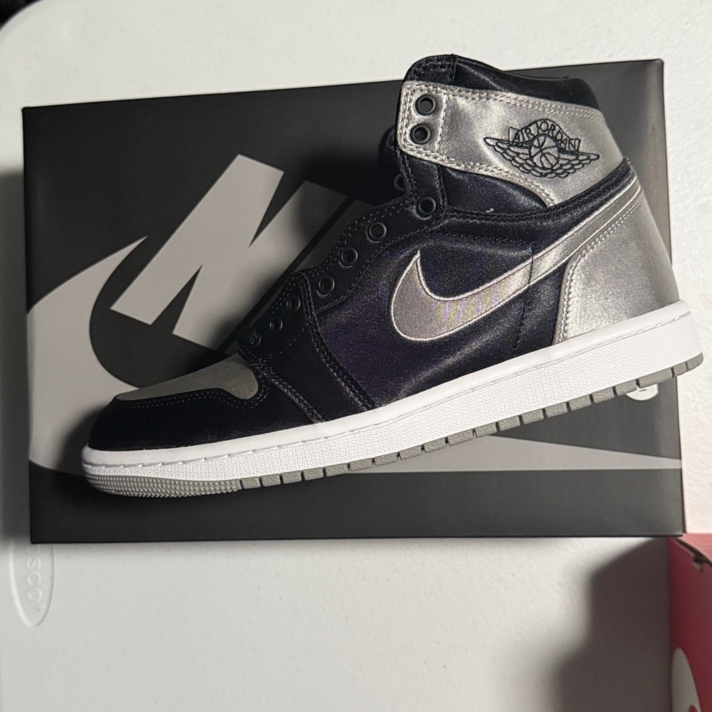 Nike Women's Athletic Shoes - Black and Silver